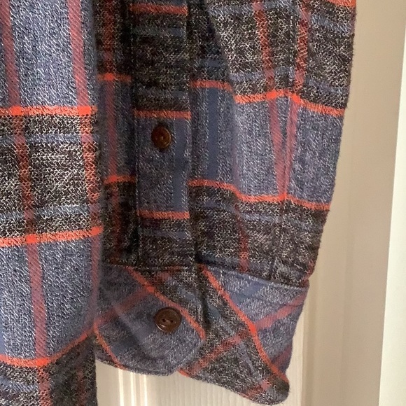 Quicksilver Men's Modern Fit Long Sleeve Plaid Flannel Button Down Shirt - Picture 4 of 8